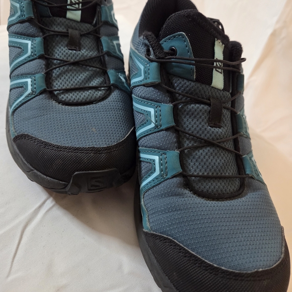 Salomon Kids/Juniors Teal and Black Trail or Hiking Shoes Size 6 - Picture 3 of 9